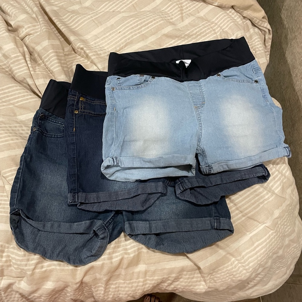 Maternity shorts